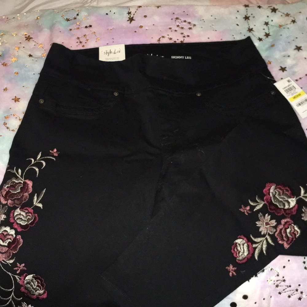 Brand new skinny jeans with tags attached!